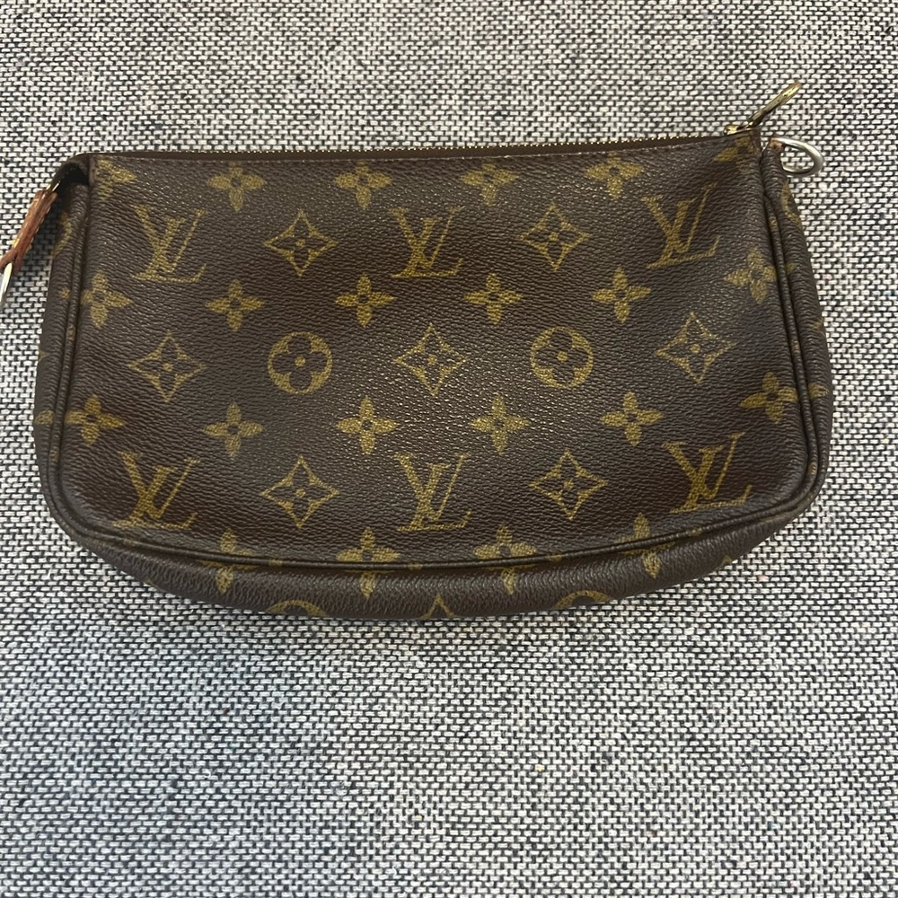 Louis Vuitton Pochette Accessoires